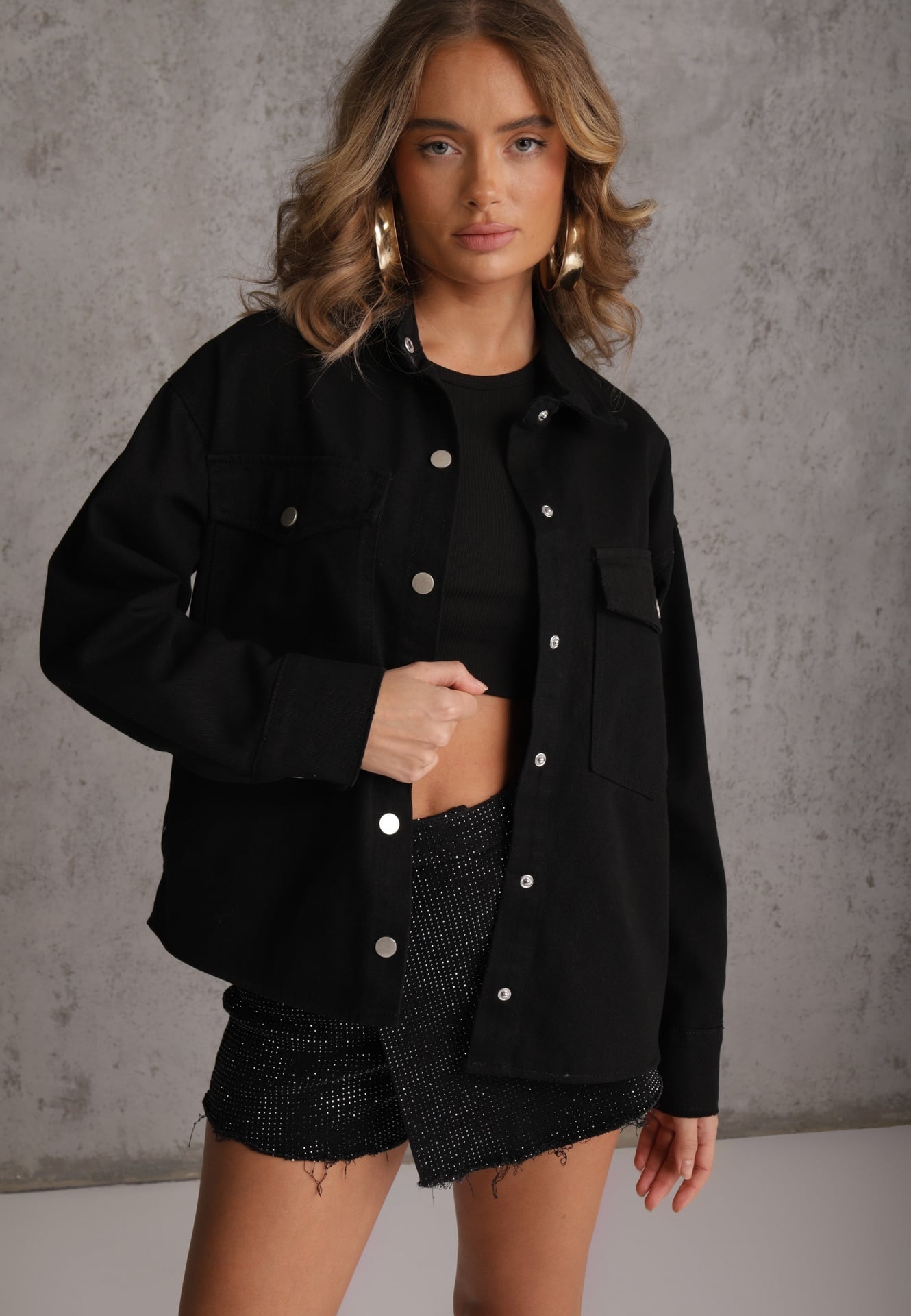 Czarna Jeansowa Kurtka Koszulowa z Bawełny z Kieszeniami Desreta