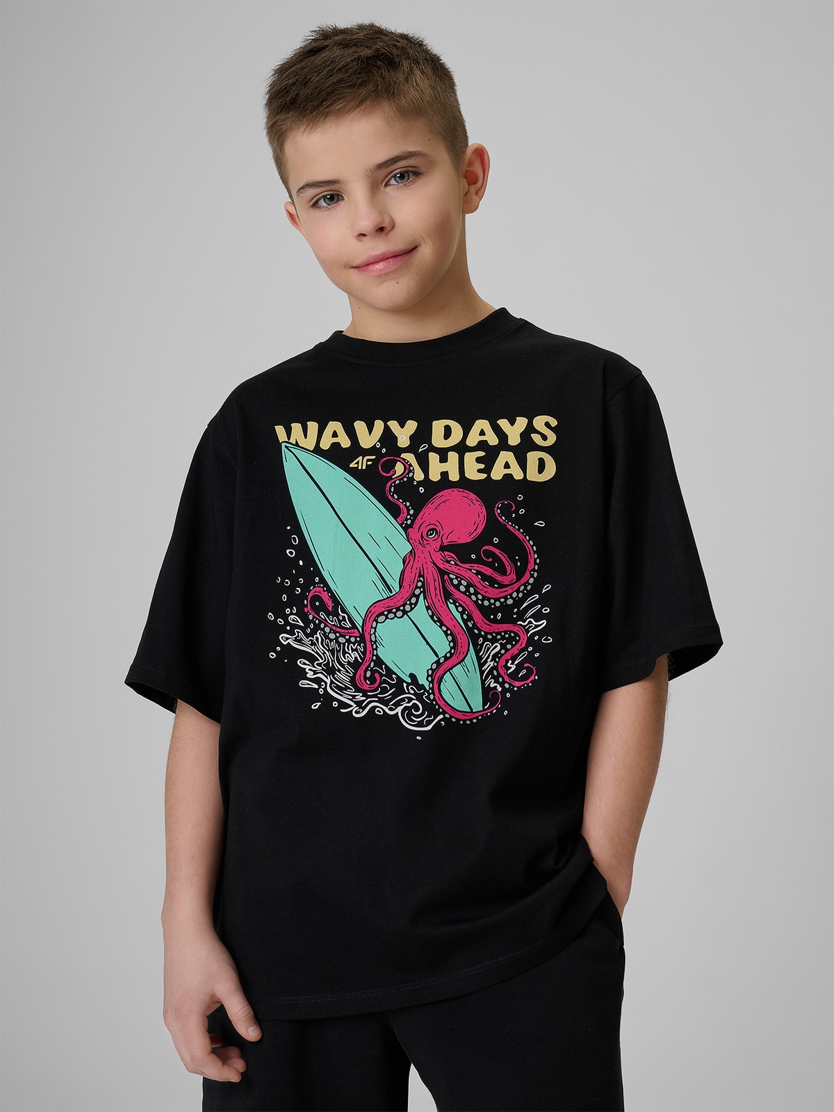 4F T-shirt loose z nadrukiem chłopięcy - czarny 158/164 (12-14 lat)