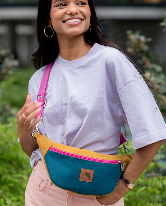 Nerka z wodoodpornego nubuku tapicerskiego w kolorze musztardowo turkusowym.