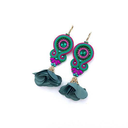 Kolczyki sutasz kolorowe zielone różowe wiosenne Cleo z kwiatkiem
