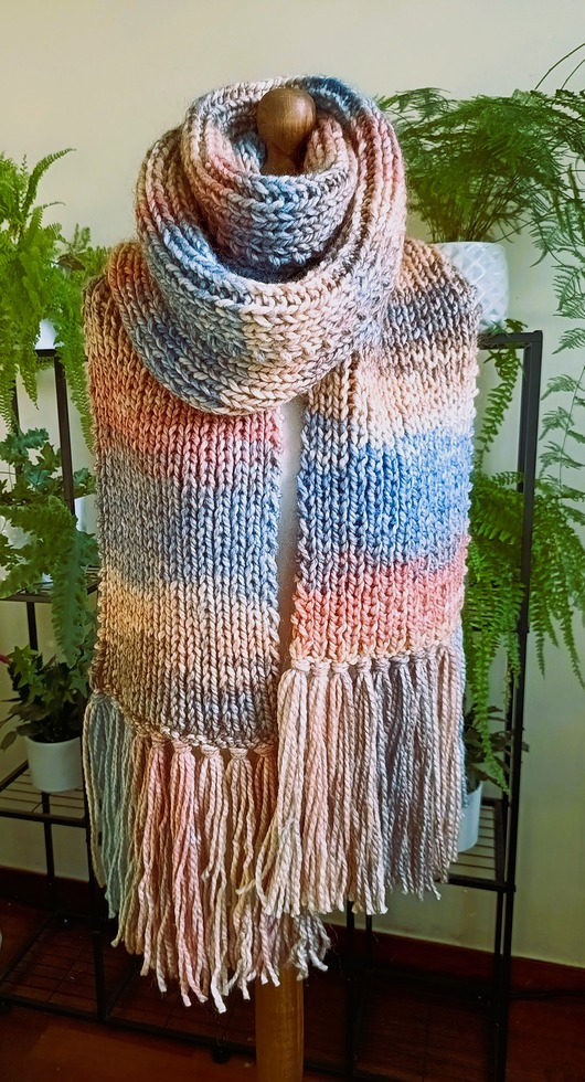 Bardzo długi szal z frędzlami