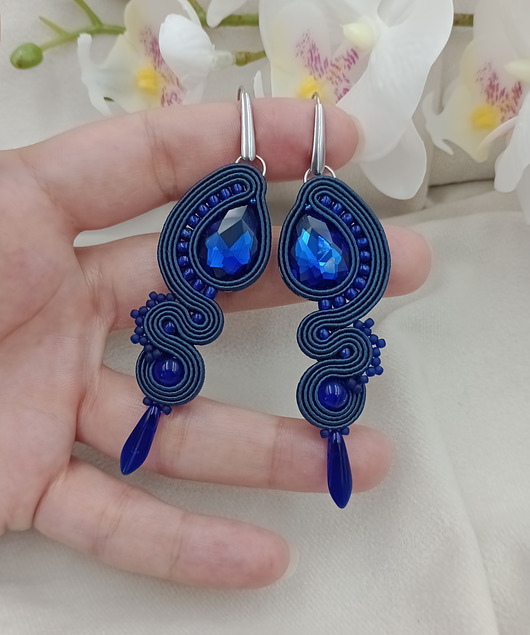 Długie kolczyki sutasz na wesele, granatowe kolczyki