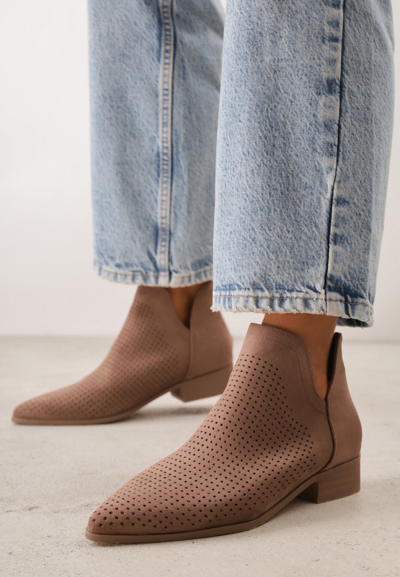 Brązowe Ażurowe Botki Vices na Płaskiej Podeszwie z Ozdobnym Wycięciem Selenith