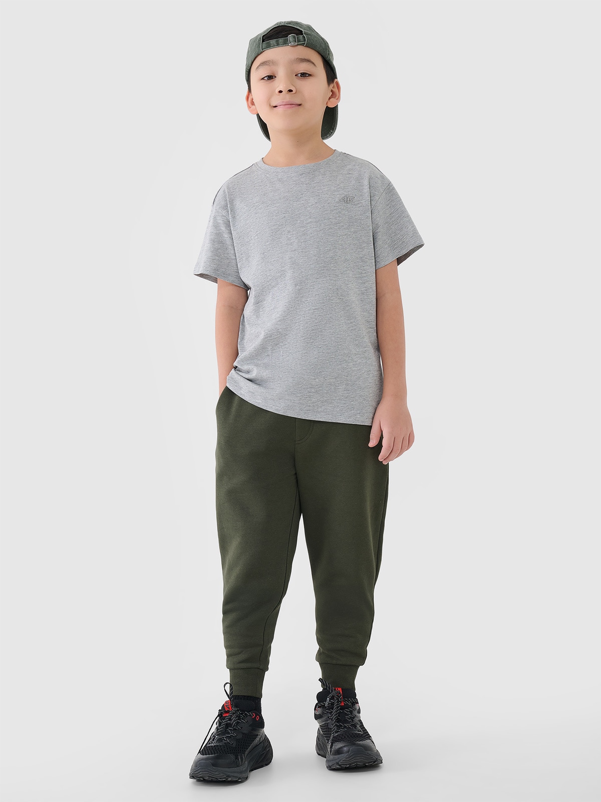 4F Spodnie dresowe joggery chłopięce - khaki 140 (9-10 lat)