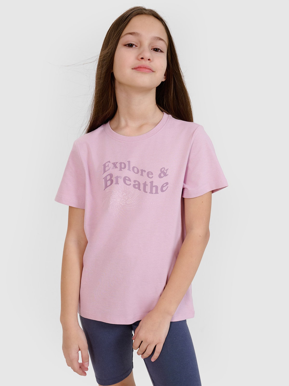 4F T-shirt regular z nadrukiem dziewczęcy - fioletowy 134 (8-9 lat)