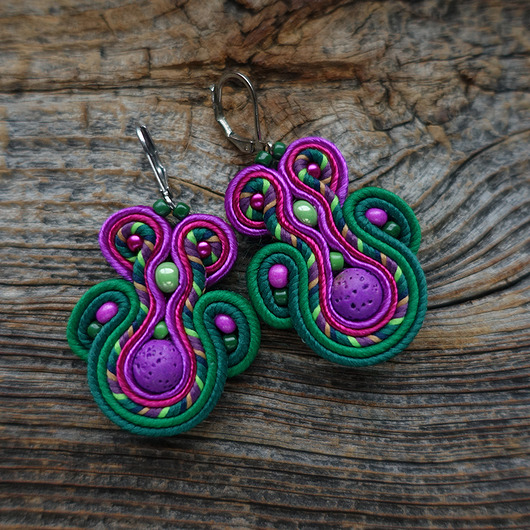 Zieleń, fuksja i cyklamen- kolczyki sutasz