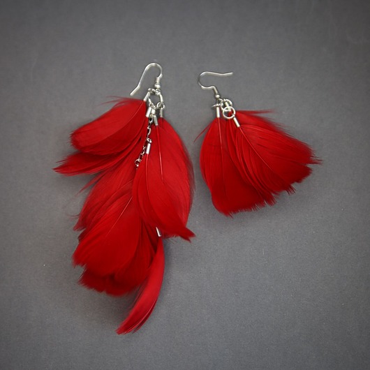 Czerwone asymetryczne pióra boho, kolczyki