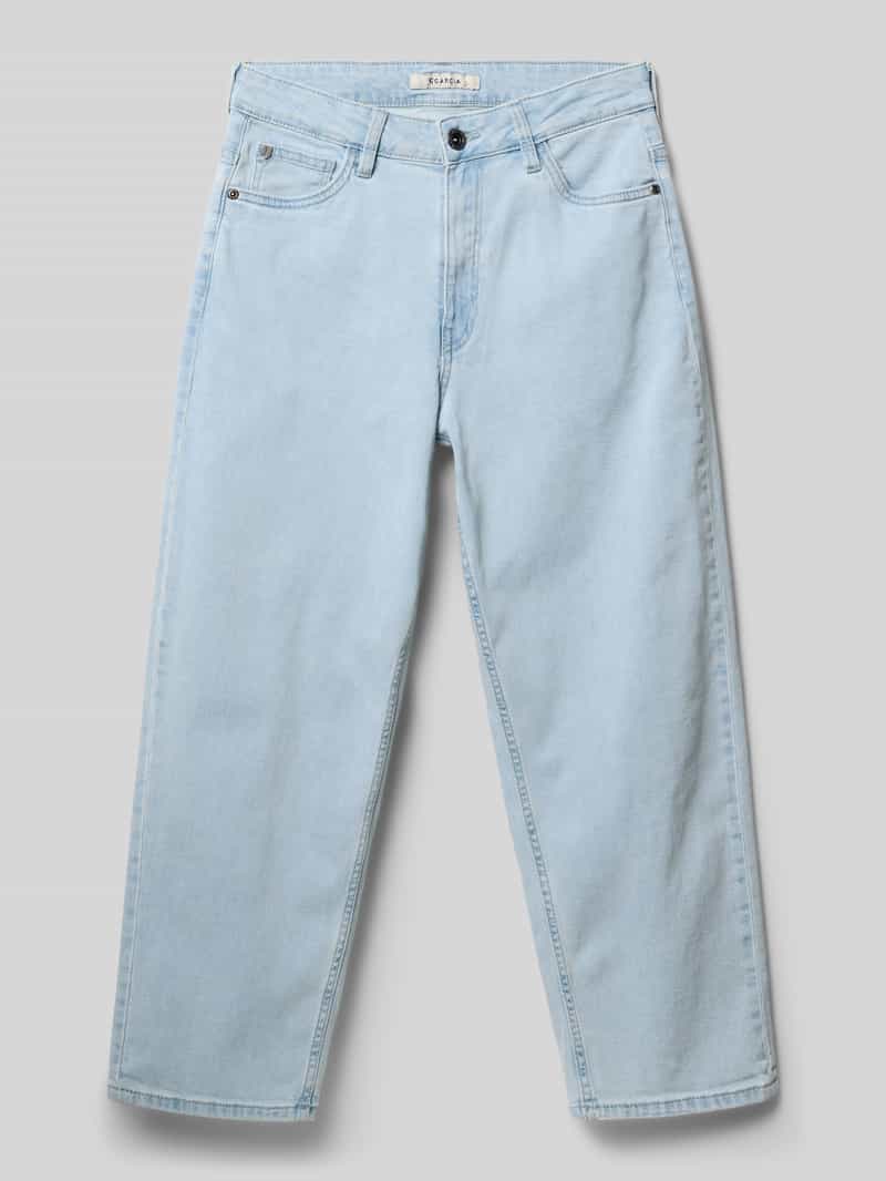 Jeansy o kroju straight fit z naszywką z logo