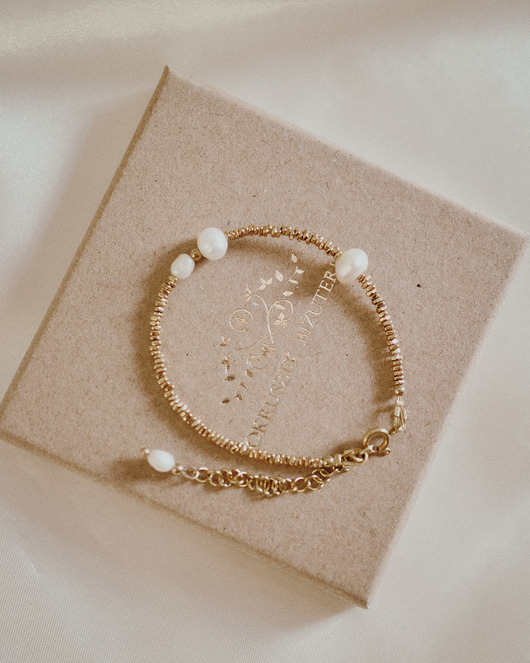 Jaskierka, bransoletka z perłami