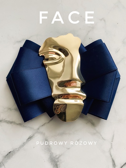 Brosza z Kolekcji FACE ze stylową metalową twarzą New