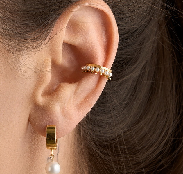 Nausznica ozdobiona perłami - srebro 925 pozłacane