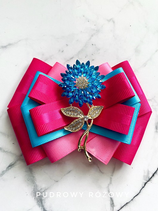 Brosza z błękitnym Kwiatem z kryształków Nowość