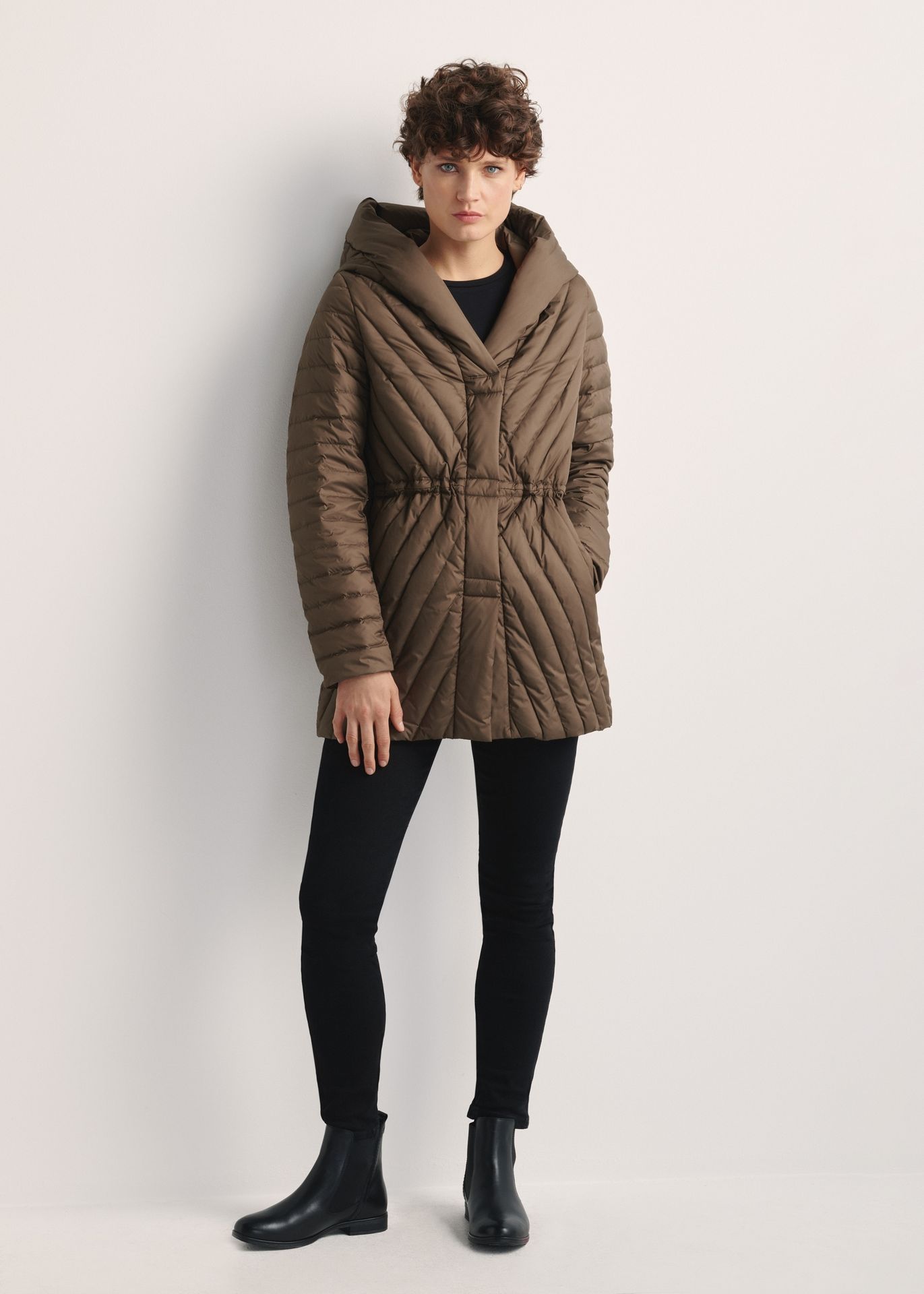 Brązowa pikowana kurtka damska