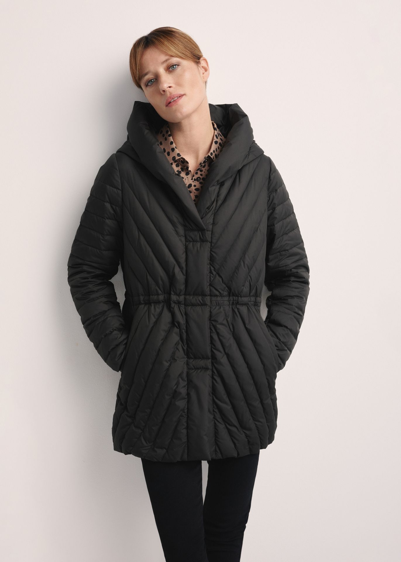 Czarna pikowana kurtka damska