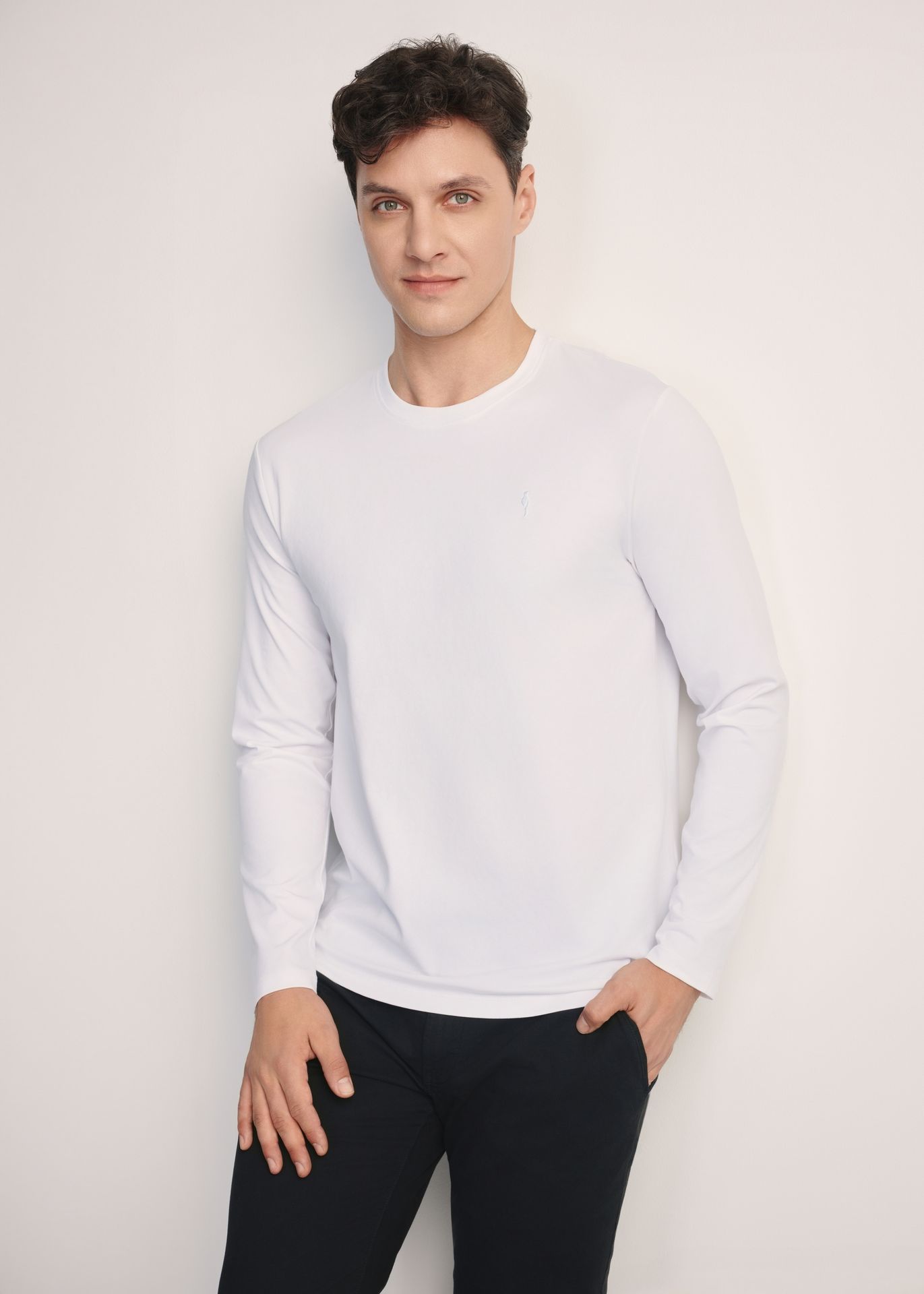 Biały longsleeve męski