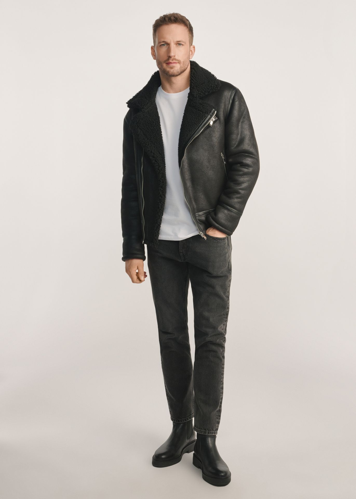 Klasyczny czarny kożuch męski