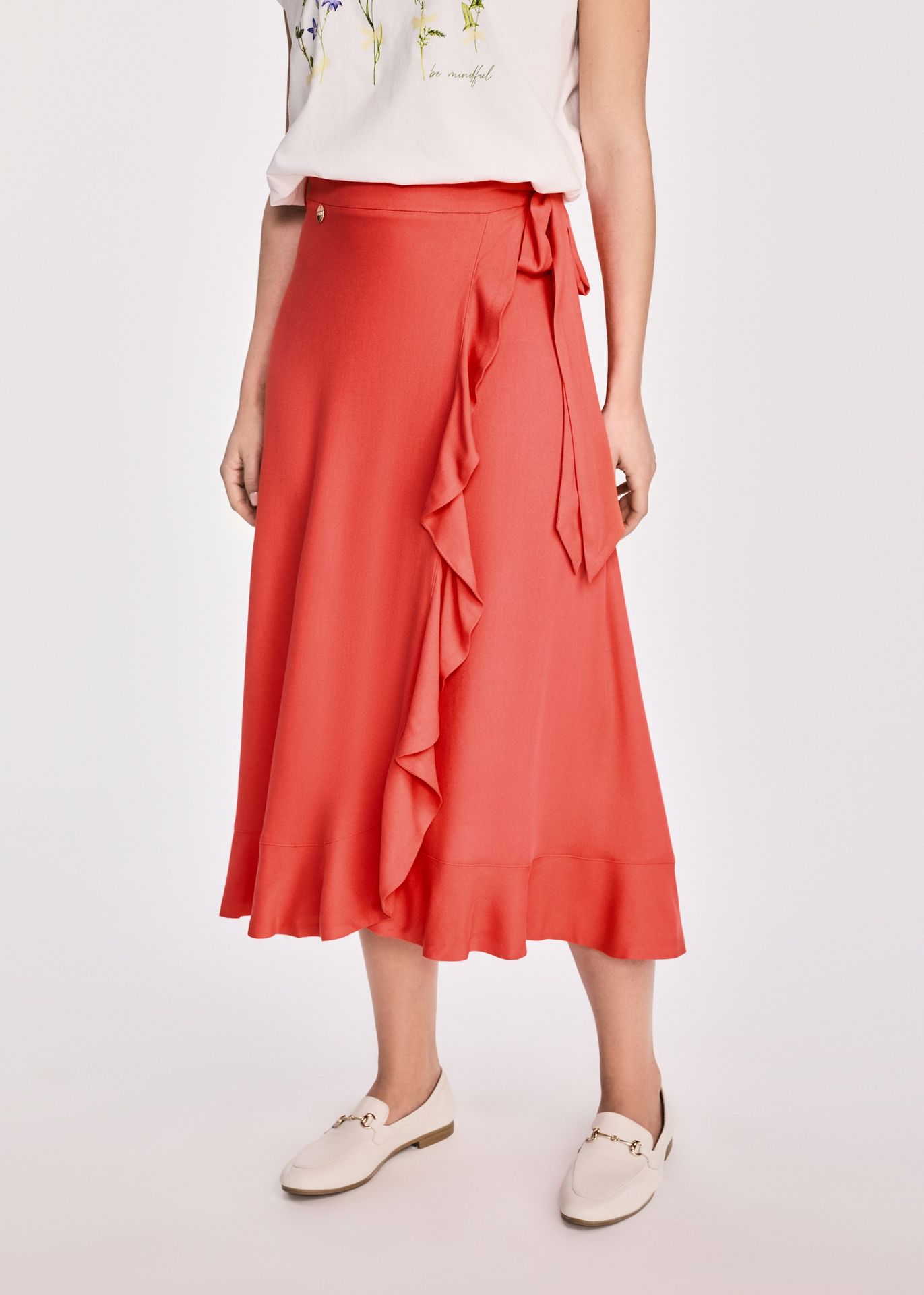 Koralowa spódnica damska z falbanką