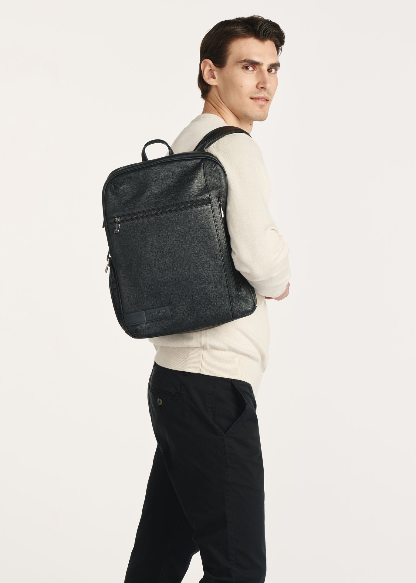 Skórzany czarny plecak męski