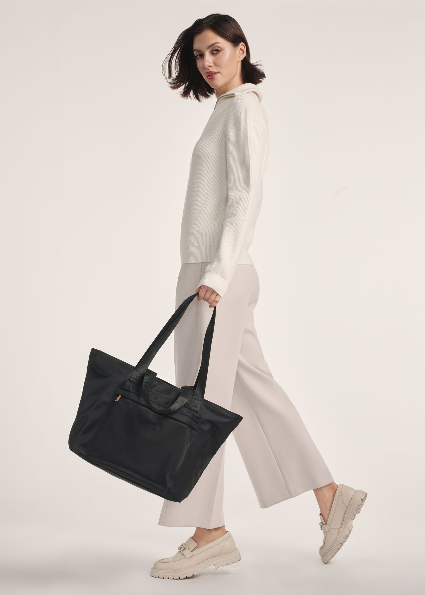 Czarna duża torebka shopper