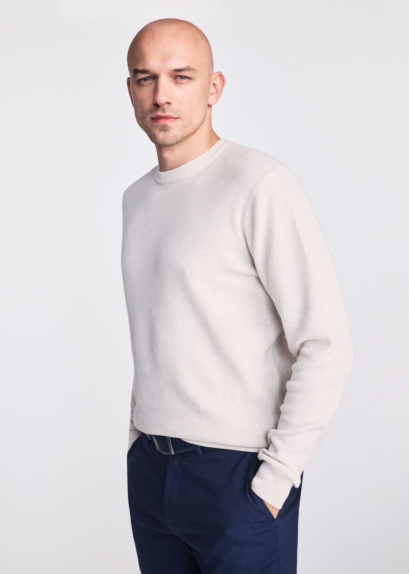 Beżowy bawełniany sweter męski