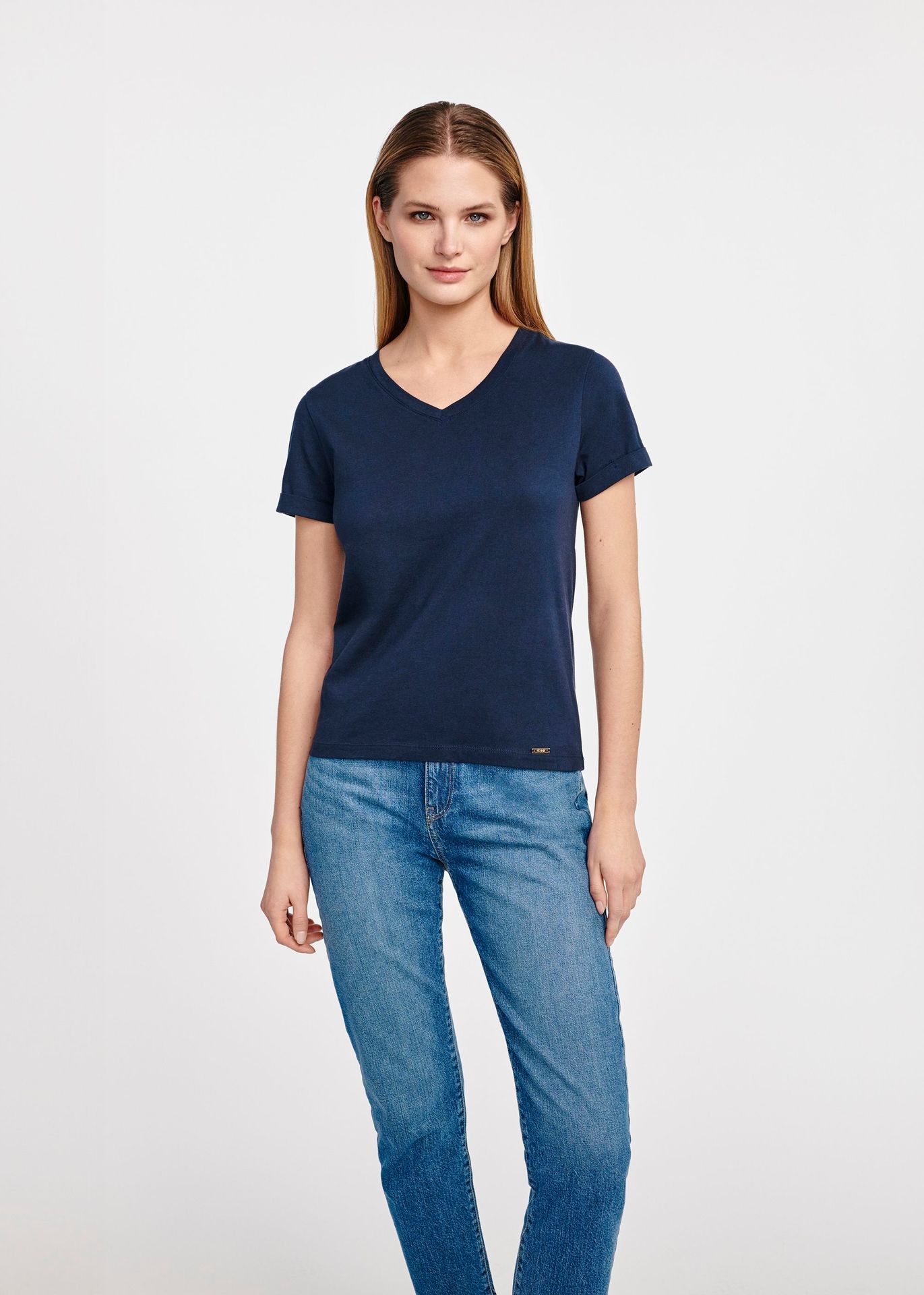 Granatowy t-shirt damski w serek