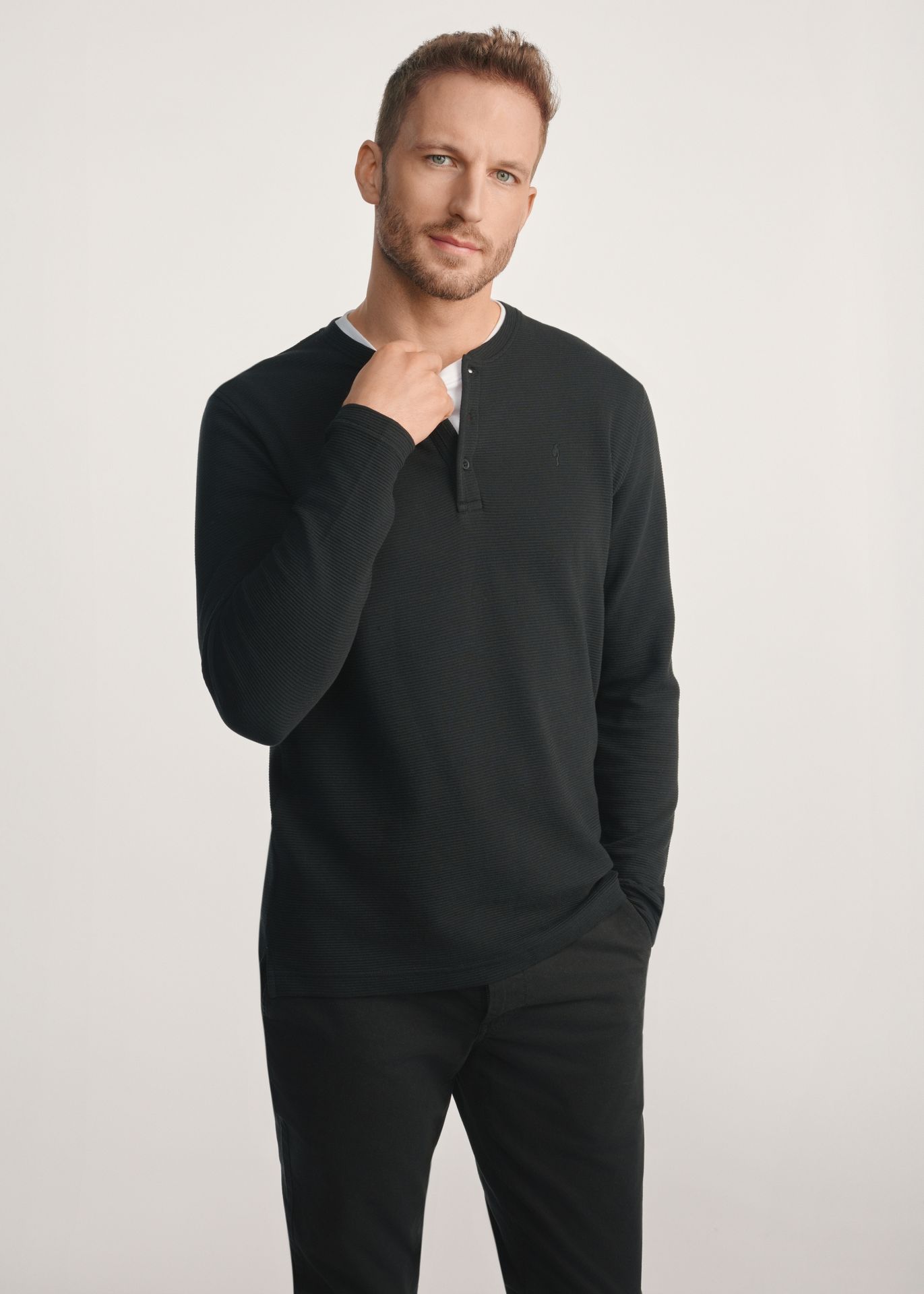Czarny longsleeve męski