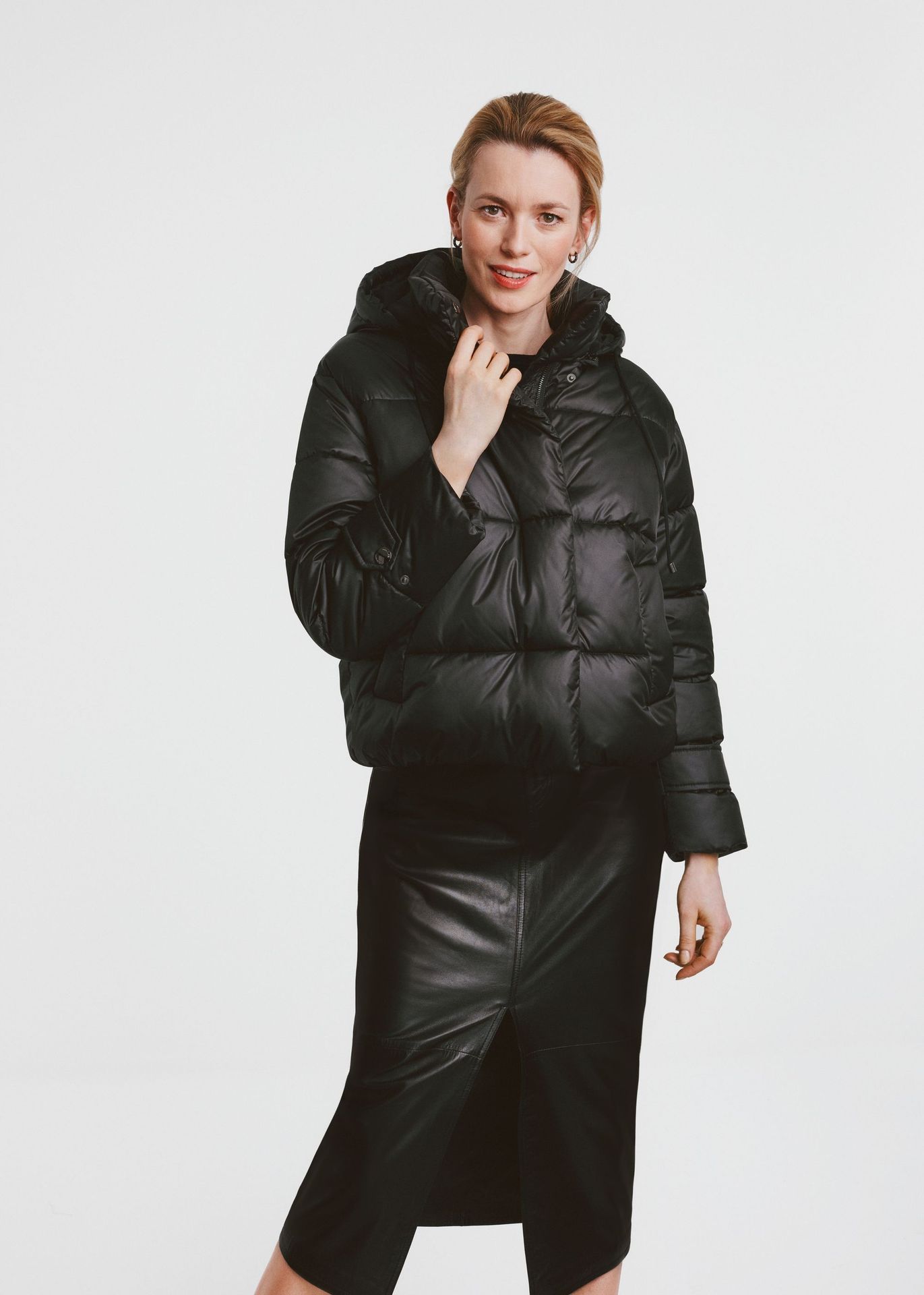 Czarna kurtka pikowana damska