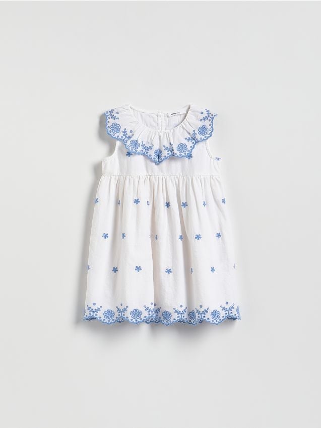 Reserved - Sukienka z haftowanym wzorem - biały