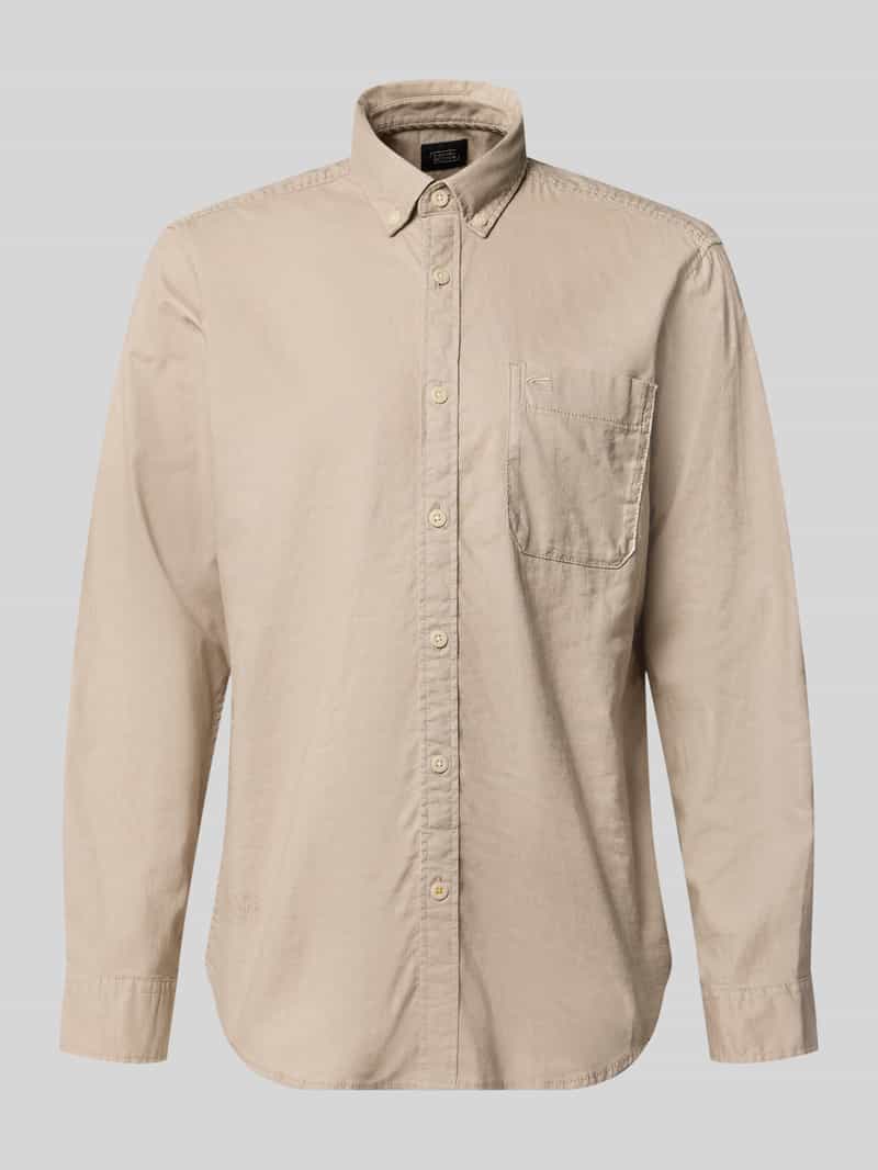 Koszula casualowa o kroju regular fit z kołnierzykiem typu button down