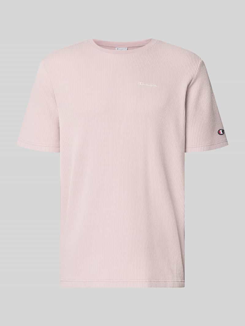 t-shirt z fakturowanym wzorem i haftami z logo
