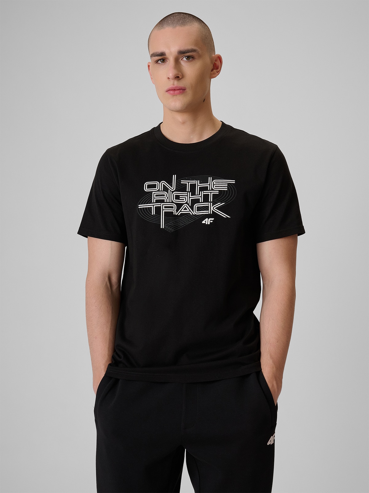 4F T-shirt regular z nadrukiem męski - czarny S