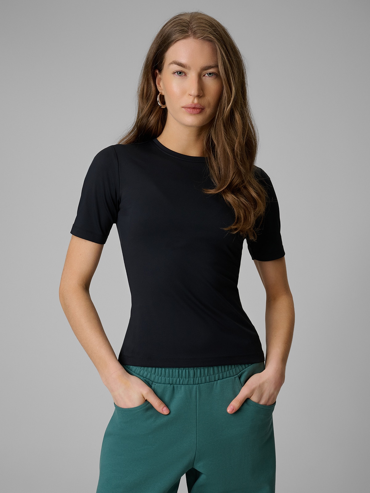 4F T-shirt slim gładki damski - czarny XS