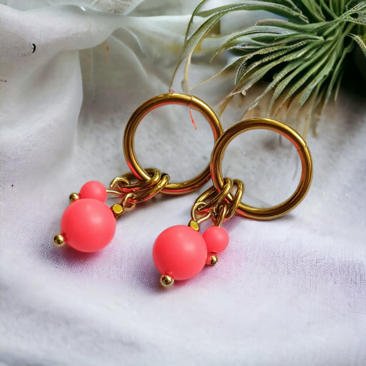 Swarovski neon pearls : neon red