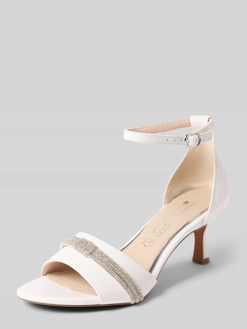 Sandał na obcasie z ozdobnymi kamieniami i szpilką