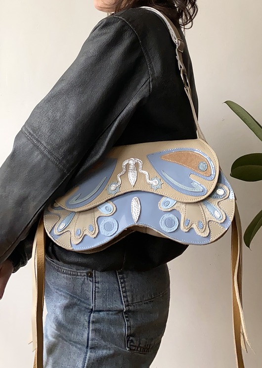 Skórzana błękitna torebka motyl ćma z upcyklingu