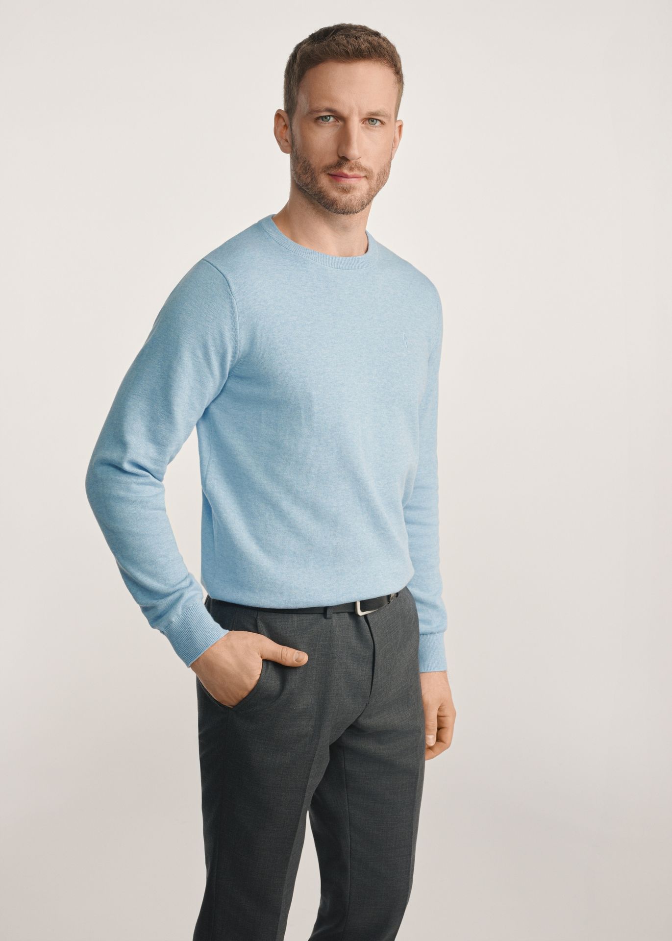 Niebieski bawełniany sweter męski