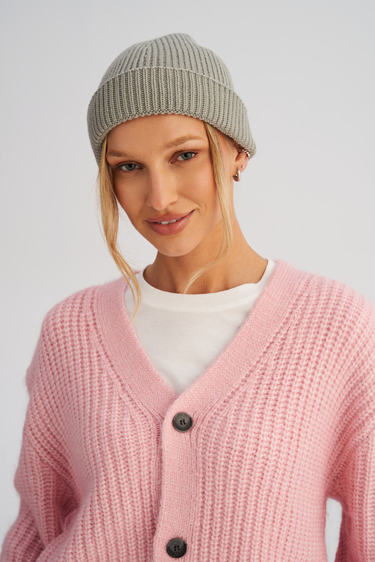 Krótka czapka prążkowana jasnoszara