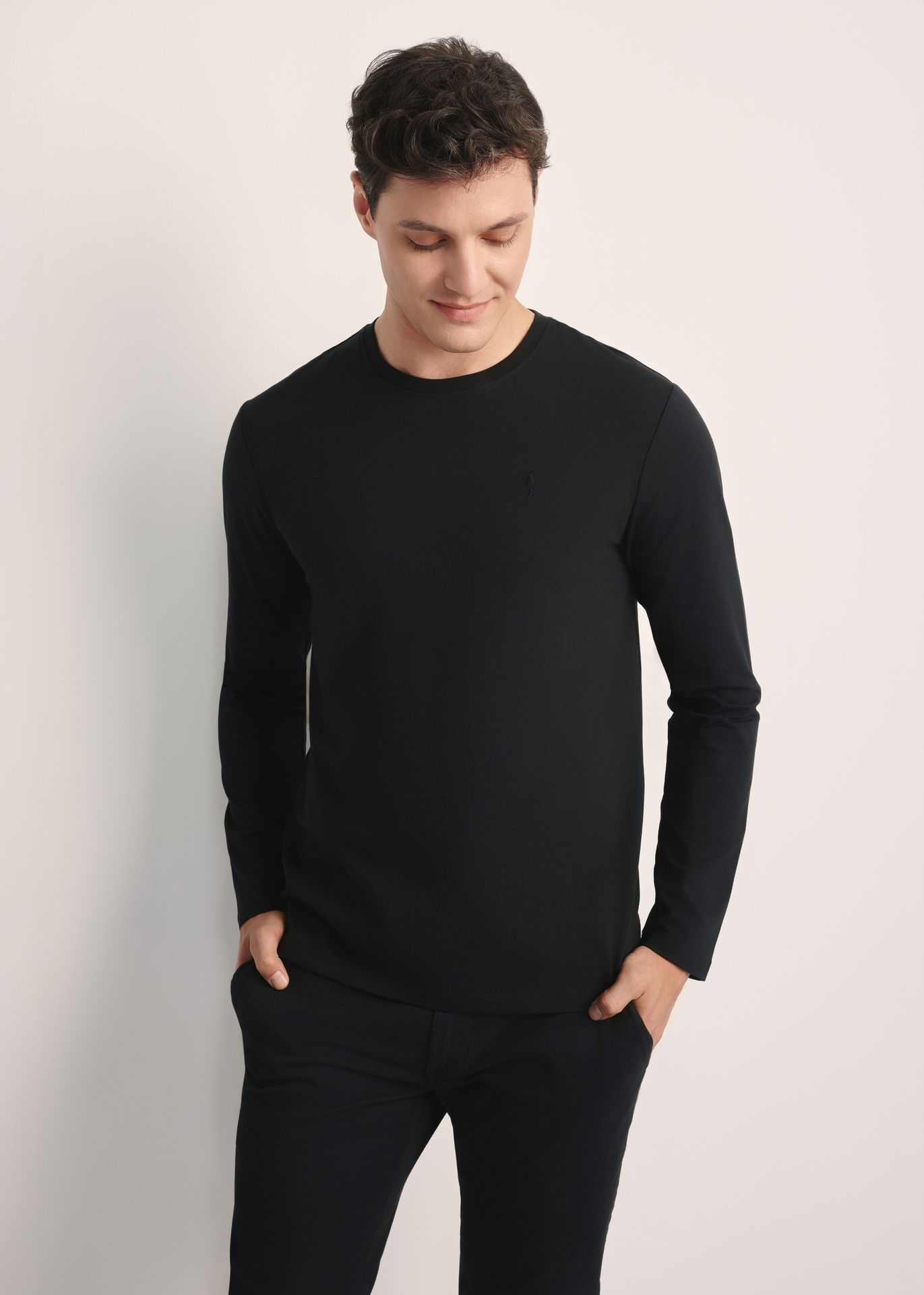 Czarny longsleeve męski