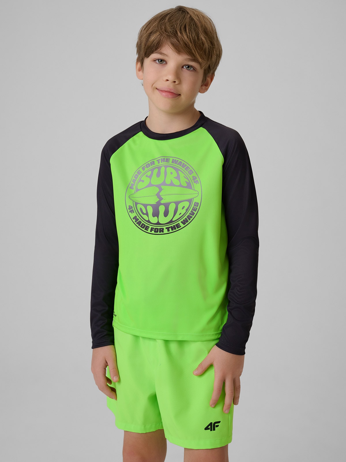4F Longsleeve do pływania z nadrukiem chłopięcy - zielony 134/140 (8-10 lat)