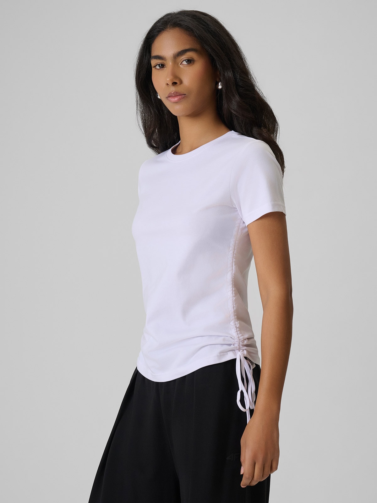 4F T-shirt slim gładki damski - biały XS
