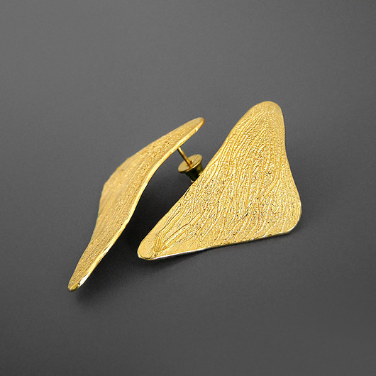 Abstrakcyjne kolczyki pozłacane skrzydła