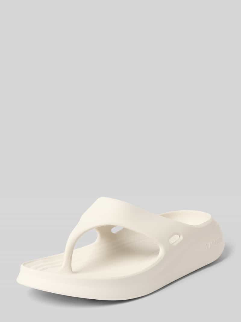 Japonki z wytłaczanym logo