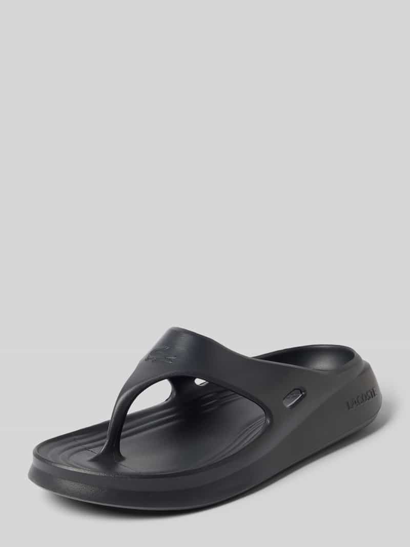 Japonki z wytłaczanym logo