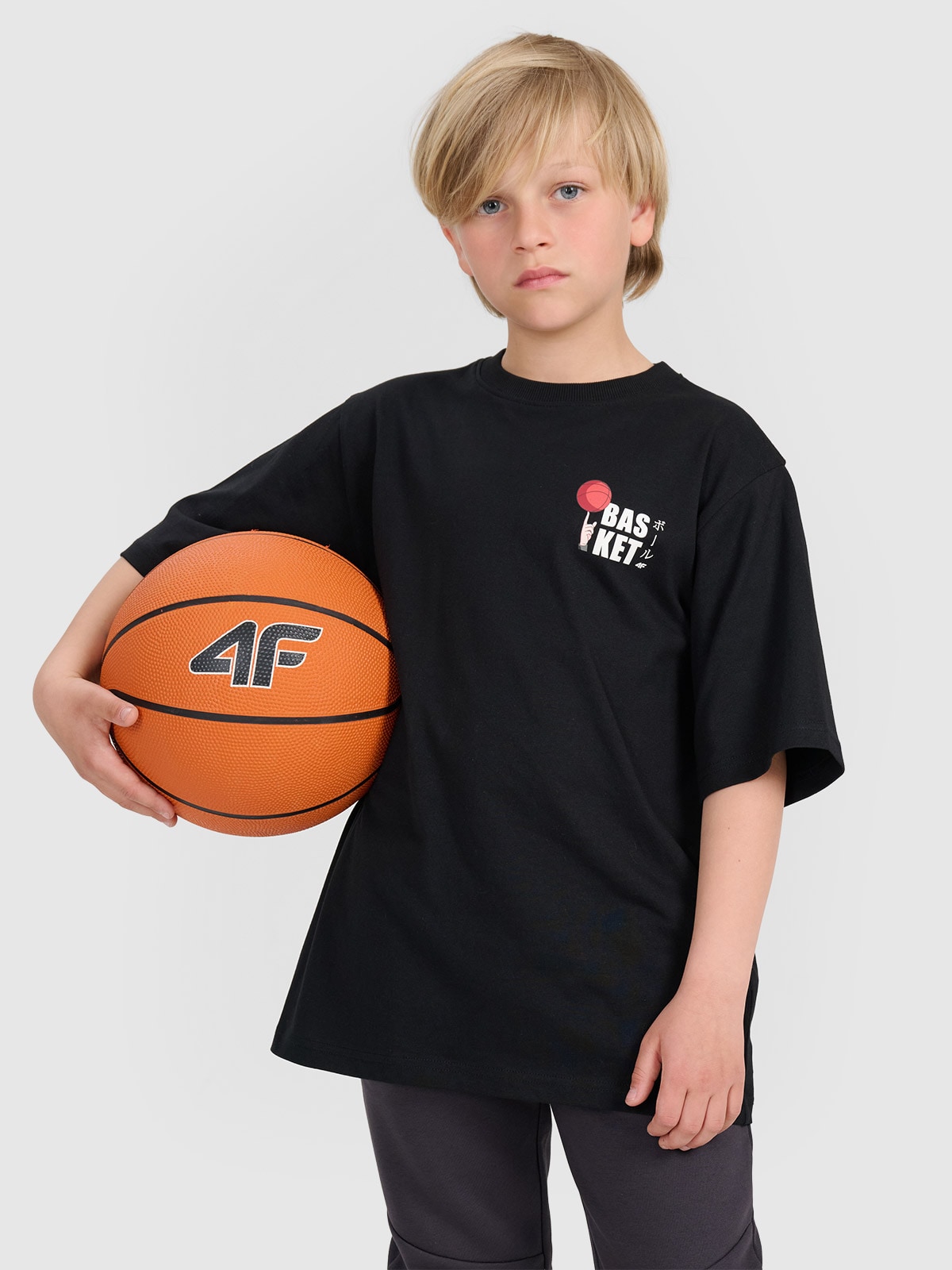 4F T-shirt oversize z nadrukiem chłopięcy - czarny 122 (6-7 lat)