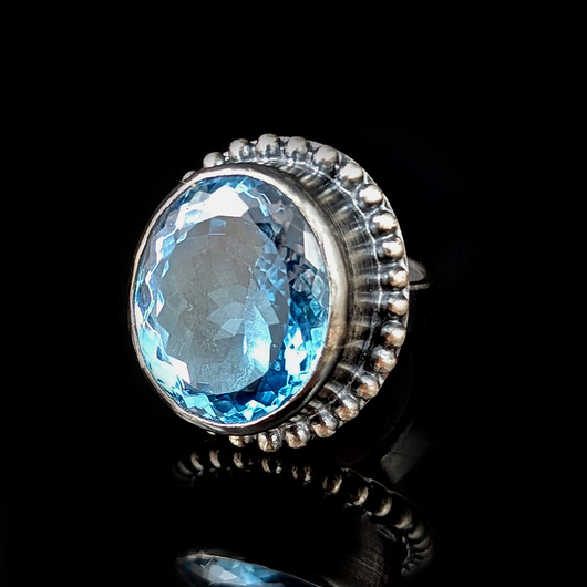 Pierścionek królowa niebios- topaz