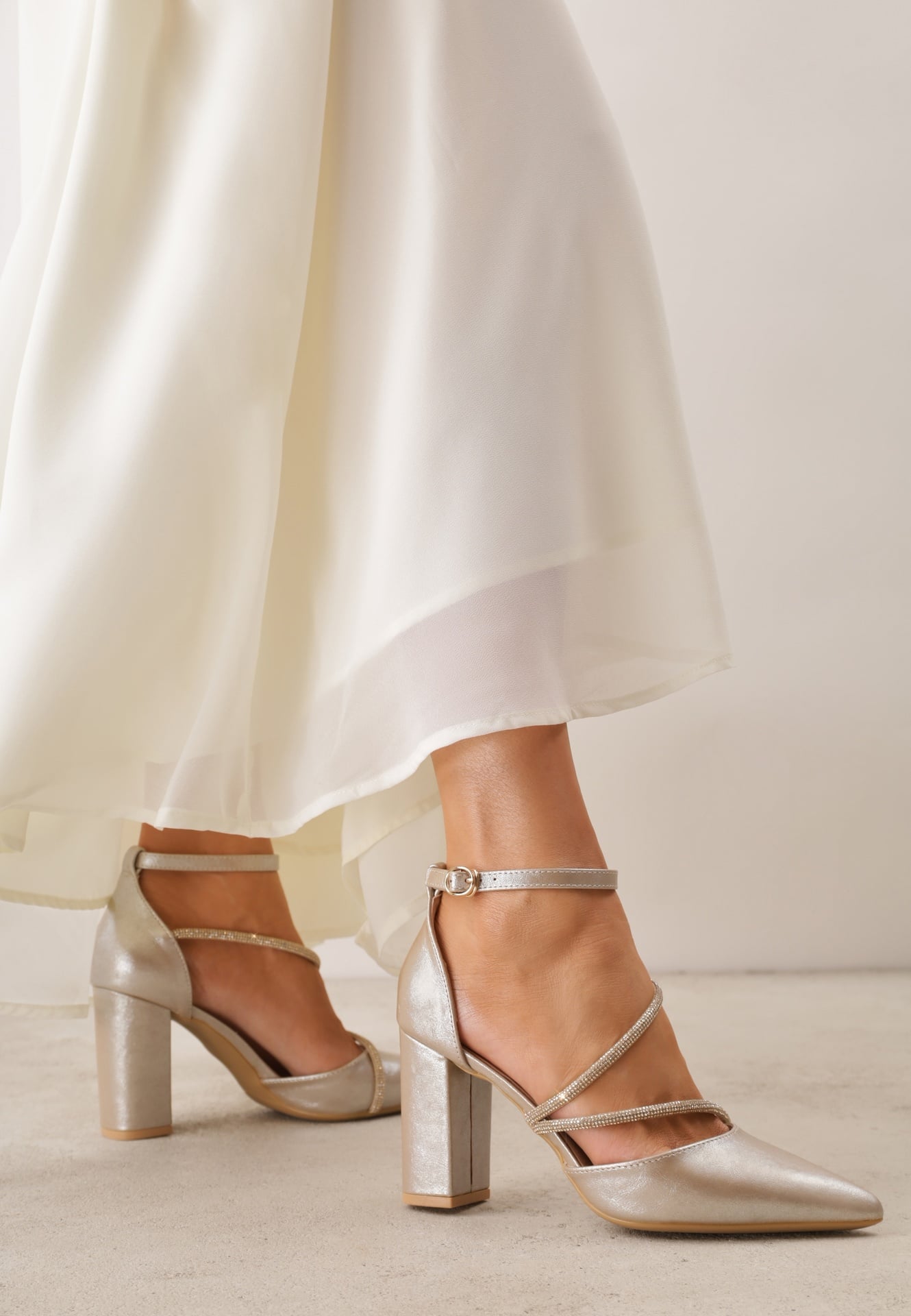 Złote Czółenka VICES na Słupku z Eleganckimi Paseczkami z Cyrkoniami Sirevianna