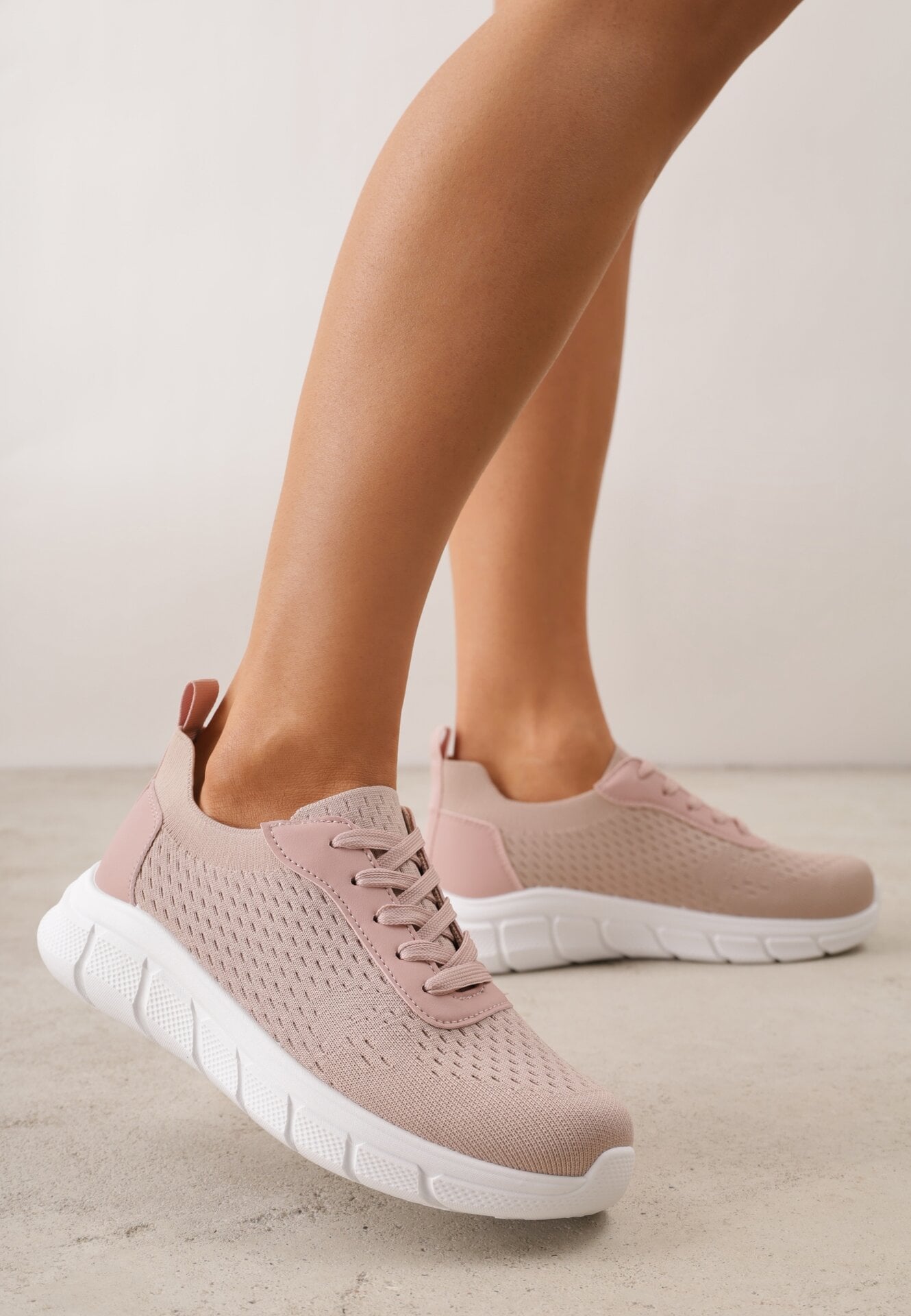 Różowe Minimalistyczne Buty Sportowe z Siateczki na Tłoczonej Podeszwie Zanera