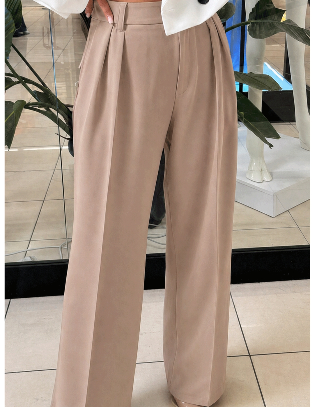 Eleganckie spodnie z zakładkami MIHO - mocca