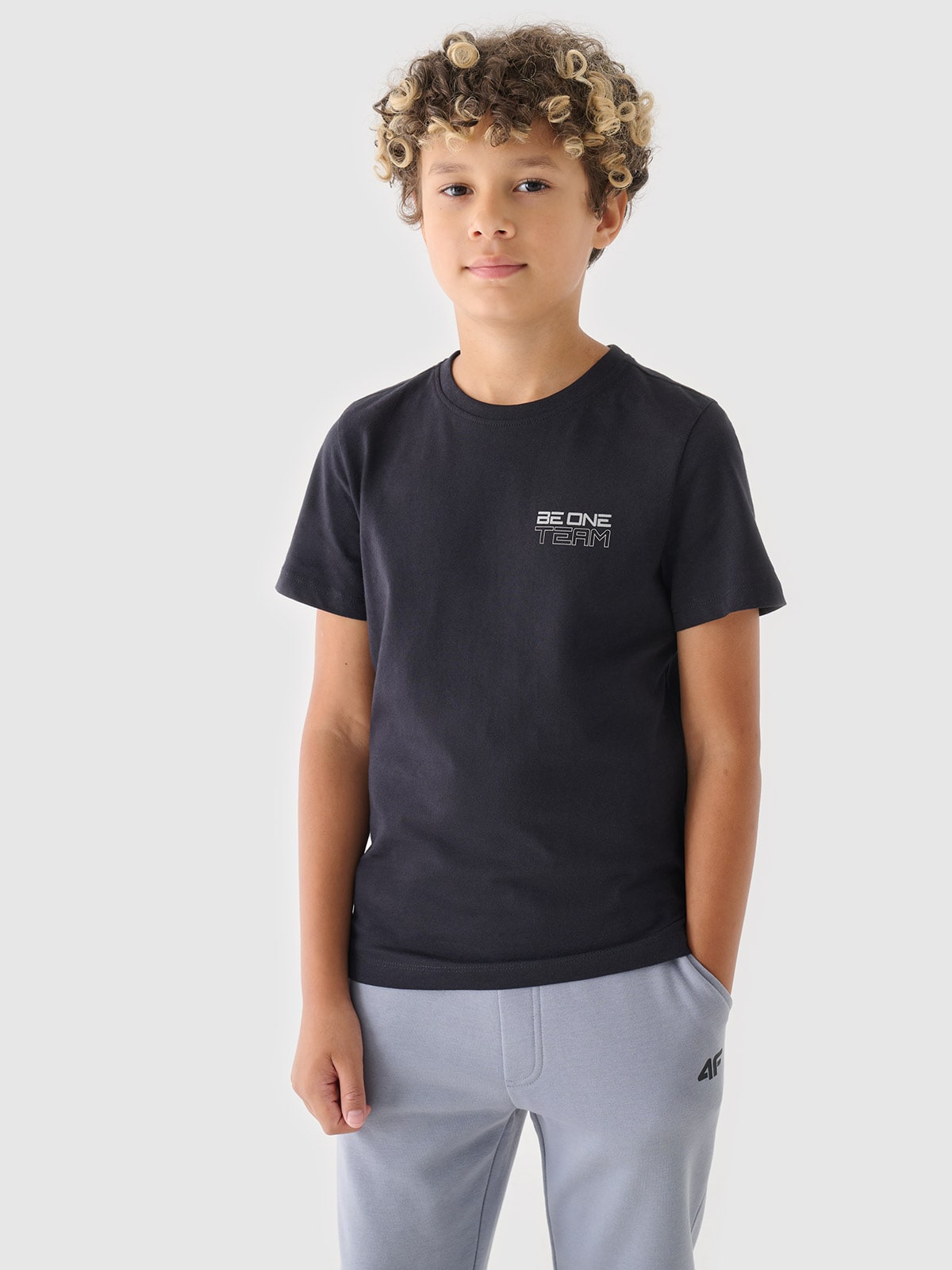 4F T-shirt z nadrukiem chłopięcy - czarny 128 (7-8 lat)