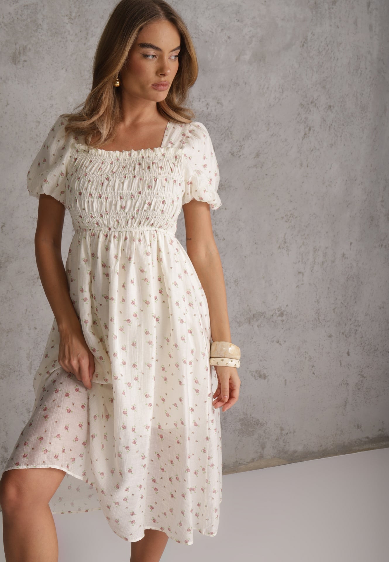 Jasnobeżowa Rozkloszowana Sukienka z Tencelu w Stylu Baby Doll w Kwiatowy Print Harele